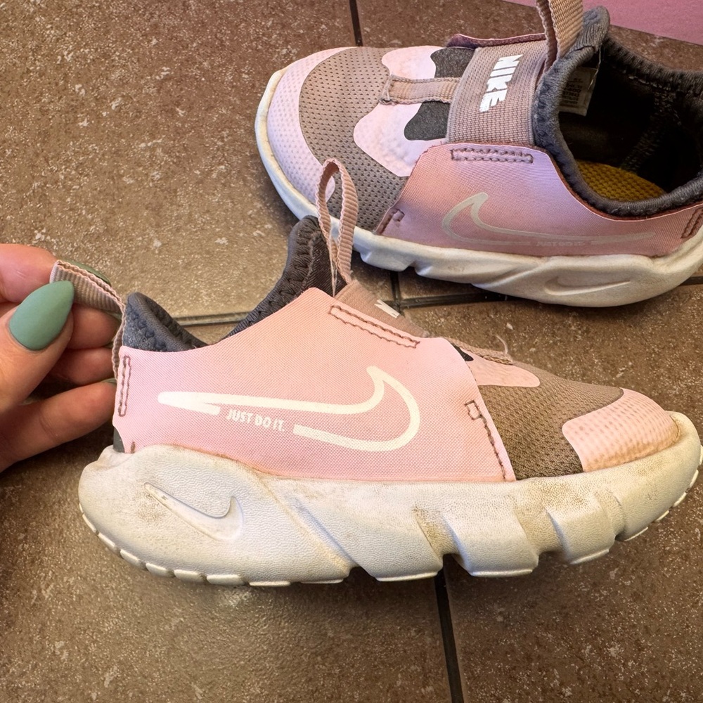 Toddler size 6 Nike Easy Slip on Shoes